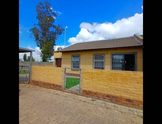 2 BEDROOM TOWNHOUSE FOR SALE IN RIVERSDALE
